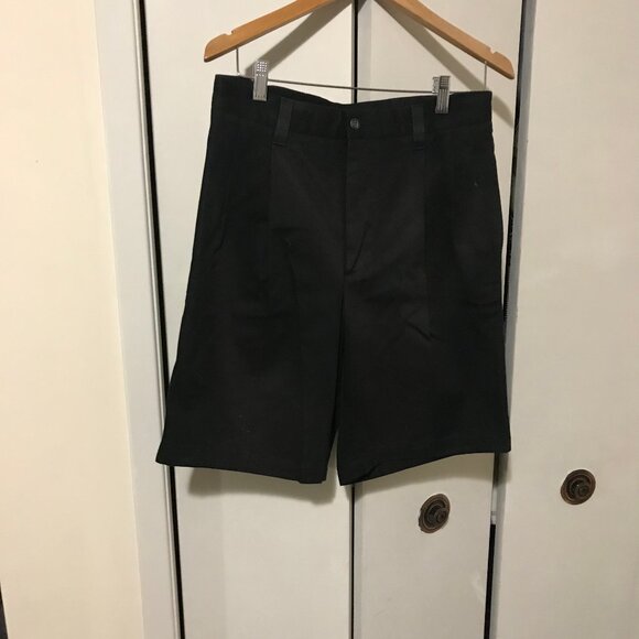 Dockers Ladies Black Shorts Size 30" Waist NWT - Picture 1 of 4